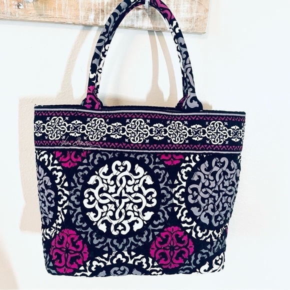 👜Vera Bradley Quilted Canterbury Magenta Purse Tote Bag – Black, Purple, White - Picture 4 of 10